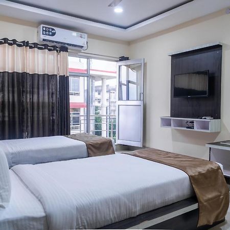 The Four Season Hotel Dimapur ภายนอก รูปภาพ