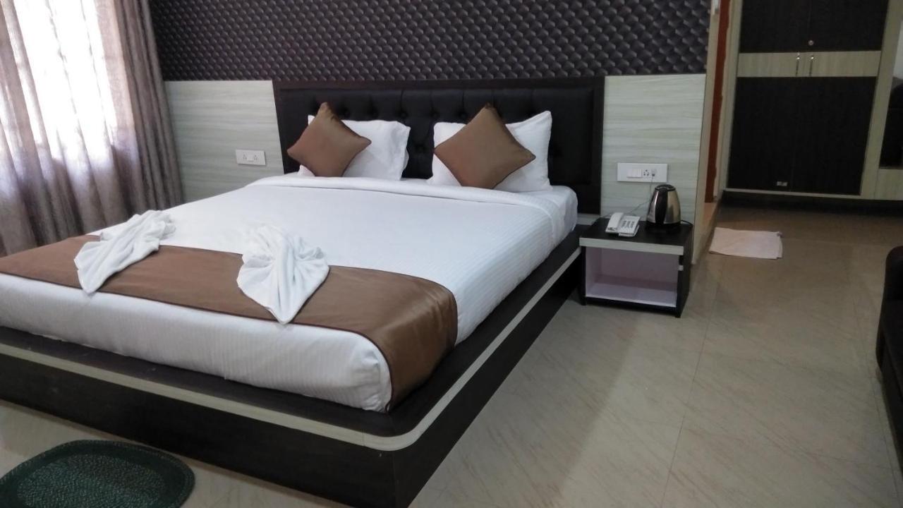The Four Season Hotel Dimapur ภายนอก รูปภาพ